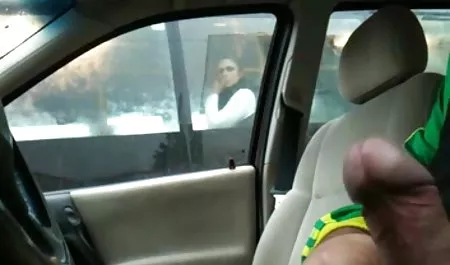 Dua anak ayam membuat keparat itu senang mengisapnya kontol bokep hijab terbaru