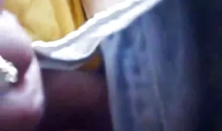 Gadis meraba anggota temannya dan bokep police meletakkan jari di pantatnya