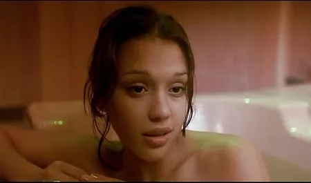 Brunette muda bokep barat montok meniduri dirinya sendiri dengan kontol merah muda