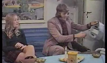 Dua dudes bokep korea melihat wanita jalang di atap dan memutuskan untuk menidurinya anal