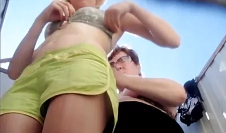 Setelah meletakkan blondy yang berdada di sofa, laki-laki panas kaku memanggul wanita jalang itu dan mengisi wajahnya bokep mama vs anak dengan sperma