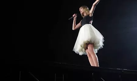 Dan anjing-anjing itu memiliki sundal di kedua ujungnya, bokep kerajaan yang terkenal menarik pantat dan mulut mereka di atas penis mereka yang lengket