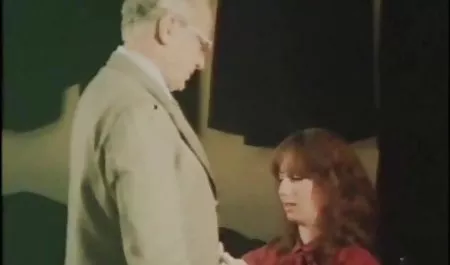 Dua pemuda gay sedang beristirahat dunia bokep di lokasi konstruksi