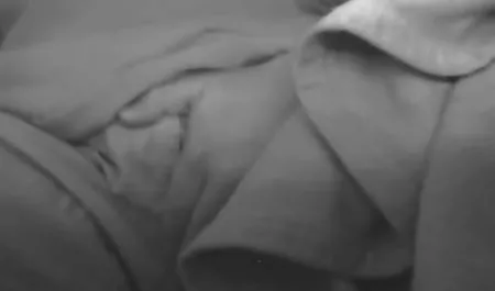 Meraba kontol bokep full no sensor di depan kamera dan membelai tubuh berototnya