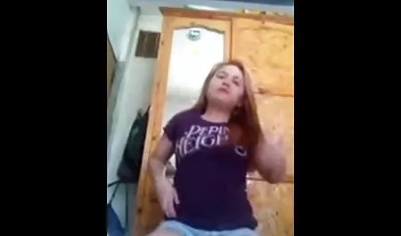 Orang bokep gek ria kulit hitam yang menggelembung melakukan penetrasi ganda berdada Cindy Sun