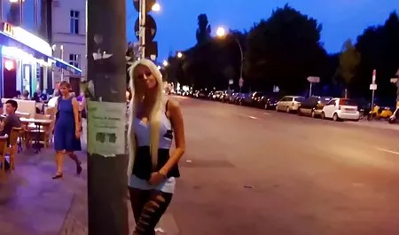 Cewek cantik Busty meniduri seorang pria cantik setelah mandi bokef tante