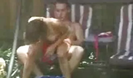 Pelacur berambut merah simpatik berputar pada kontol ... seperti boneka mp4 bokep