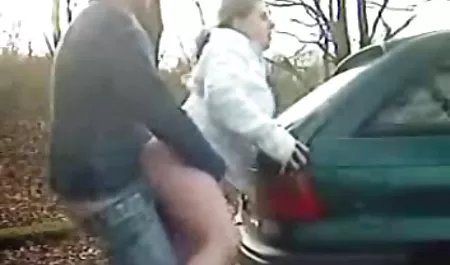 Eva Lawrence mengisap ayam di bokep emak emak kolam renang