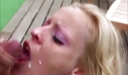 Si rambut bokep cihna merah tranny seksi Andrei bercinta di dubur