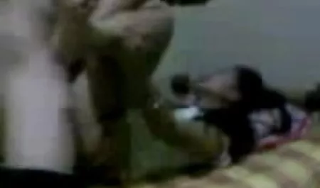 Didorong oleh keinginannya yang bejat, si rambut coklat dengan manis meringkuk ke dalam pelukan beberapa pria bersemangat yang, dengan semangat, meniduri wanita jalang kecil yang pengap dalam vagina yang ketat dan lubang anal yang sempit dan provokatif. kumpulan bokep barat