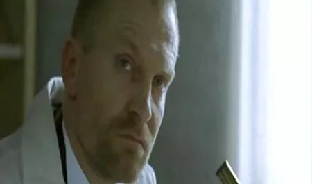 Brengsek tua menempelkan dildo pada titiknya bokep video