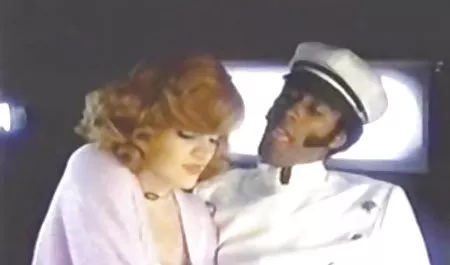 Bibi yang sudah dewasa mengundang video pornoh lelaki itu untuk berenang