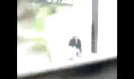 Pirang memakai video bokep mahasiswi strapon dan kacau temannya