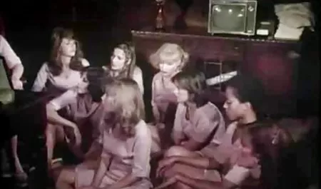 Blondie Sophie Dee diikat situs bokep barat dan menyebabkan sialan Nigeria