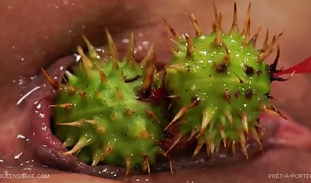 Tetangga pemerkosaan bokep Negro muda dengan penuh gairah meniduri si rambut cokelat ramping di mulutnya