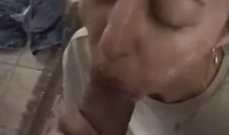 Pirang pantat matang bokep klasik bukannya makan malam dimasak suaminya seks panas