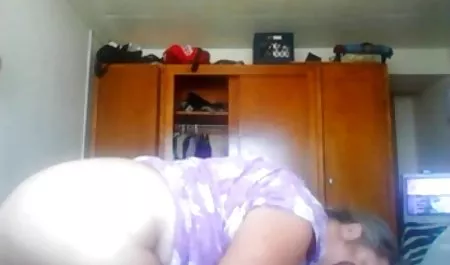 Mengomel film semi bokep tua dengan payudara besar bercinta pada kontol besar seorang pria kulit hitam