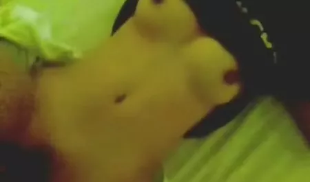 Si rambut merah Katerina menyebalkan kontol dan menelan video bokep pemaksaan cum