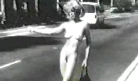 Rambut bokep jupe coklat dengan payudara besar menelan cum