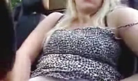 Pelacur cantik bokep sekretaris berhubungan seks di tempat parkir besar