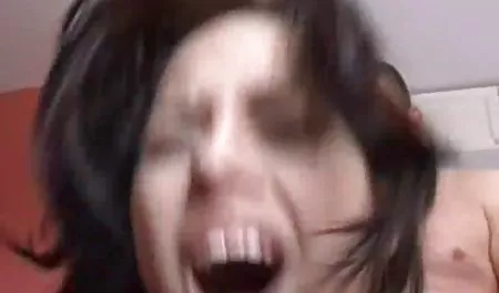 Pelacur bokep bokong semok pirang cantik akan kacau di kamar hotel