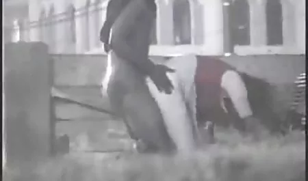 Pria seksi cantik bokep ngocok kontol dengan lembut meniduri brunette cantik